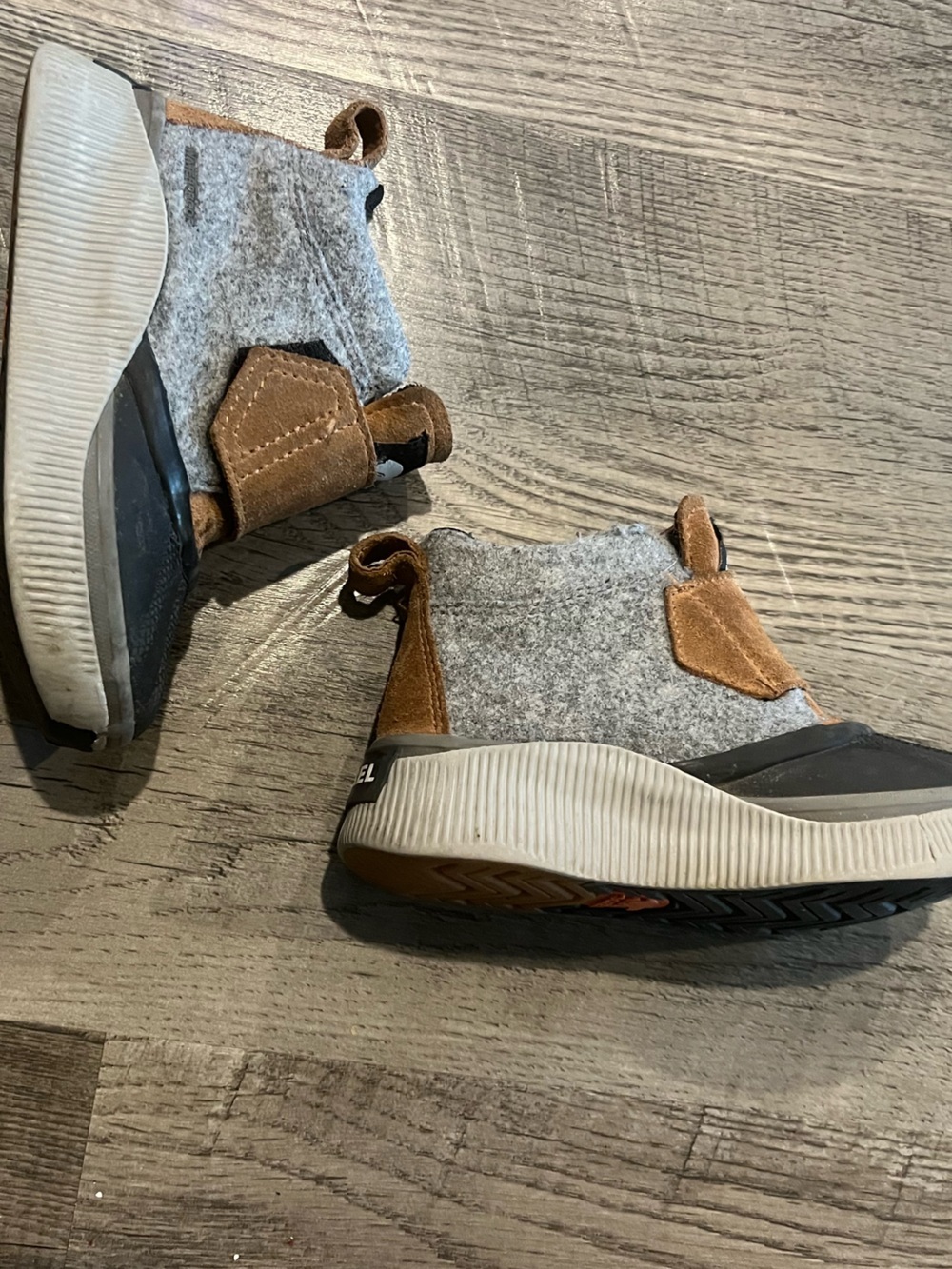 Sorel Kids' Felt High-Top Boots in Gray and Brown
